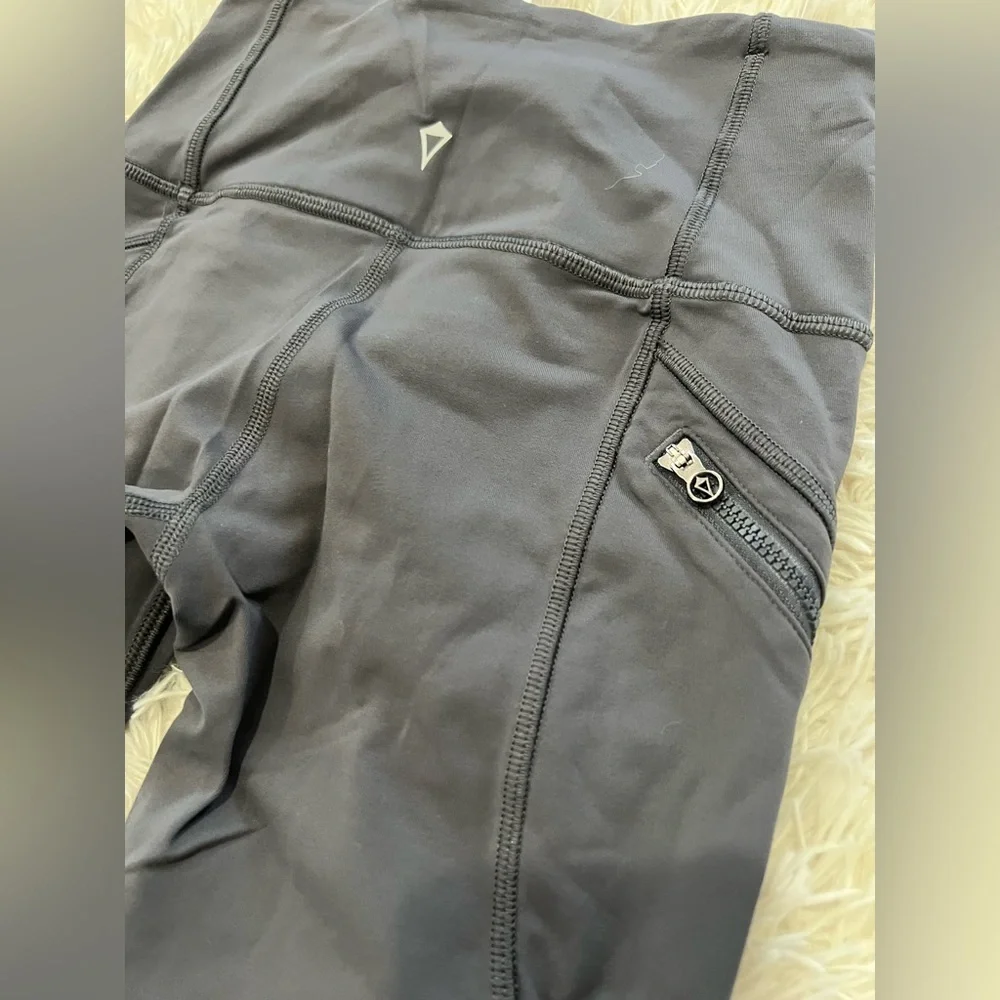 IVIVVA Girl’s by Lululemon Pants - Size 10